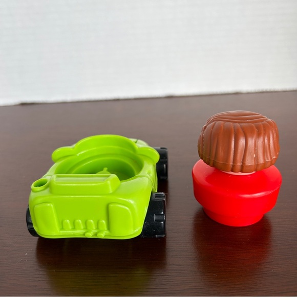 4 Sets for $20 - Two Fisher Price Little People Replacement Pieces Girl Car - Picture 7 of 11